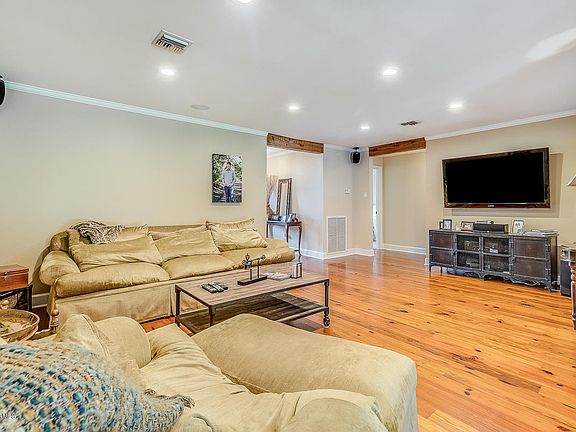 5th image of 802 Brentwood Blvd