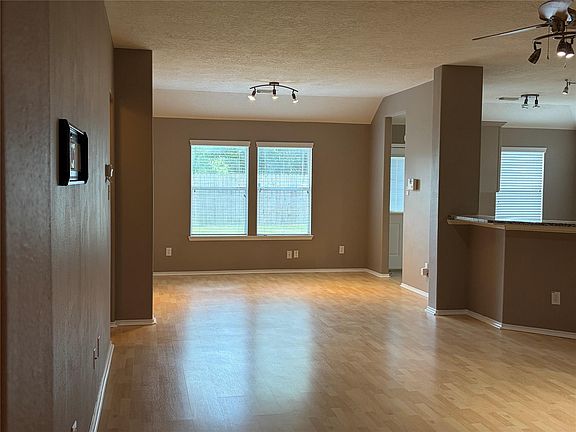 4th image of 9510 Barr Spring Dr