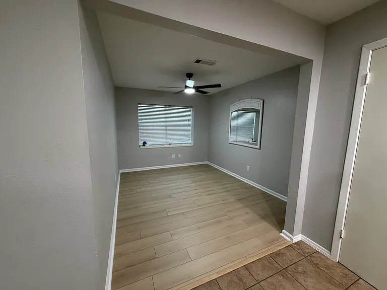 4234 Fleet Ln — Photo 4