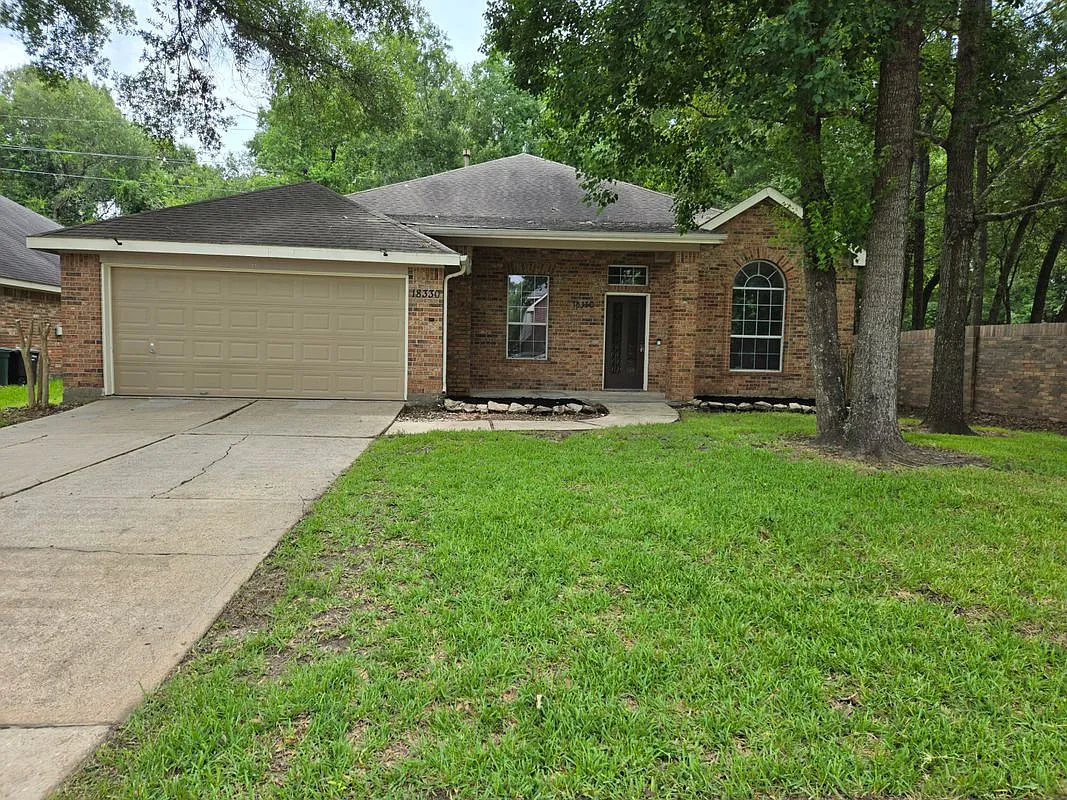 3 bed, 2.0 bath, 2449 sqft, $2,200 — Photo 1
