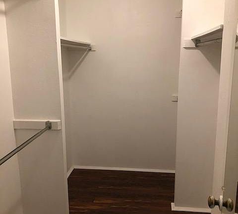5th image of 4030 Oakhaven St