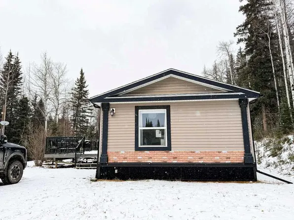 4B N East River Rd #24425, Hinton, AB T7V 0A3