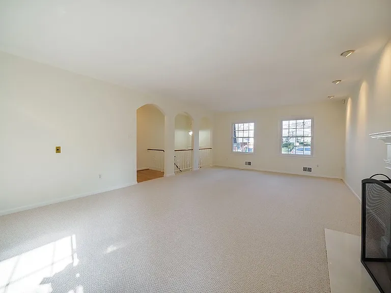 2702 Navarre Dr — Photo 7