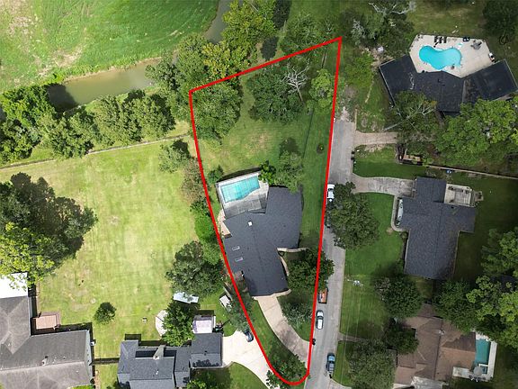 5th image of 514 S Shadowbend Ave