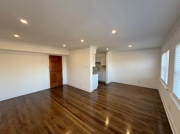 625 Westwood Dr APT 2S, Clayton, MO 63105