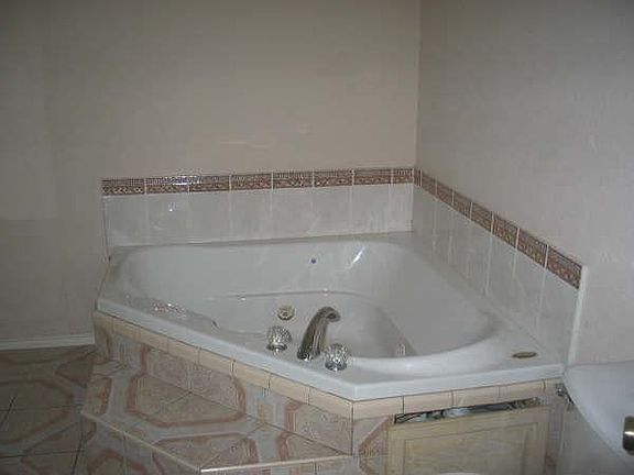 jacuzzi in MB b4 walls were painted