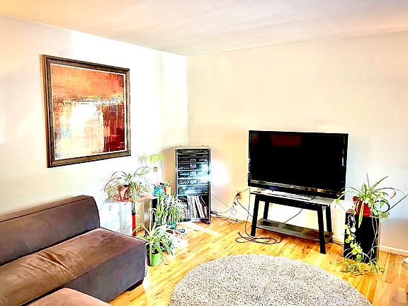 Spacious living room (unit is for rent unfurnished).