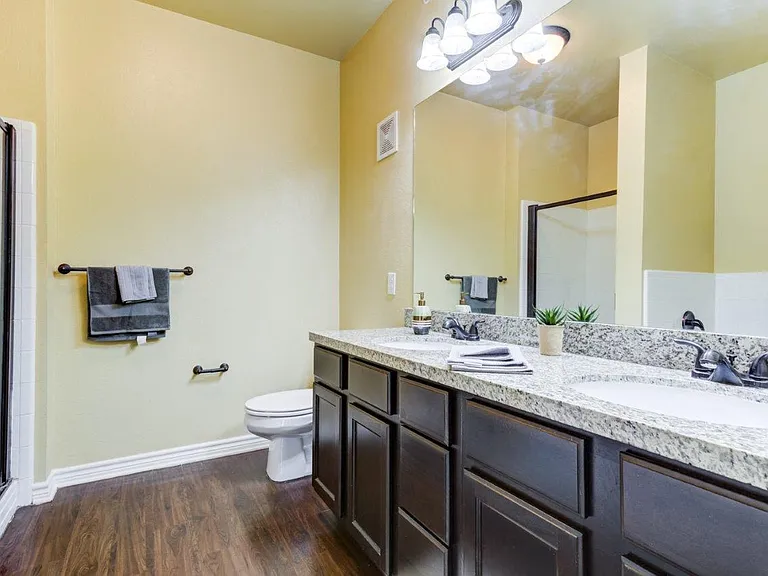 Chateau Mirage Apartment Homes — Photo 10