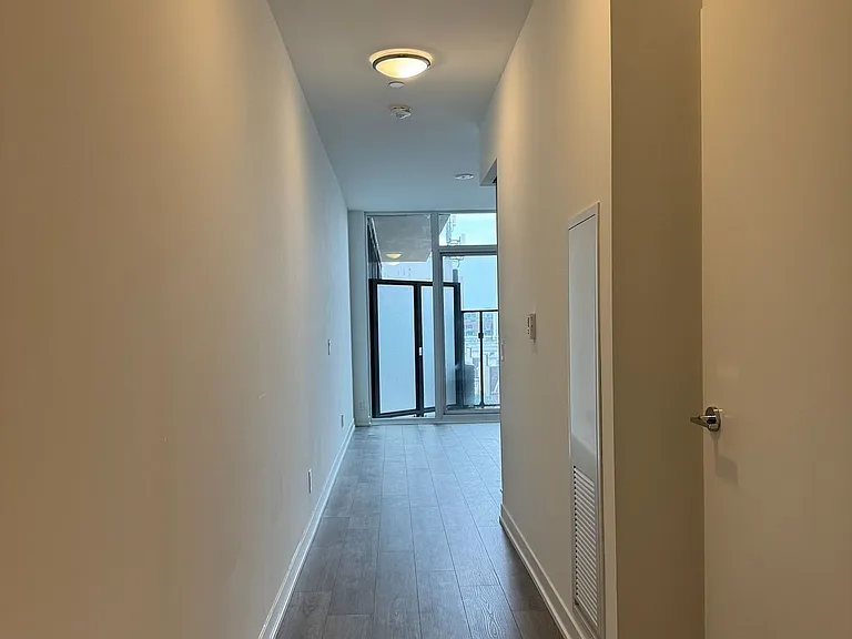 285 Dufferin St #501 — Photo 10