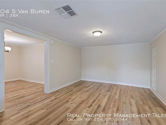 3rd image of 804 S Van Buren St