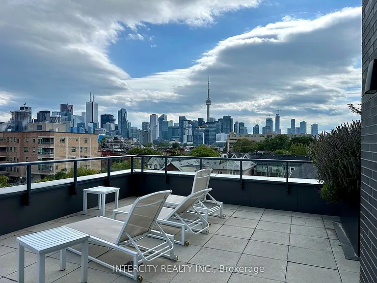 297 College St #820 — Photo 13