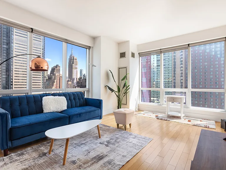 350 W 42nd St #19K — Photo 3