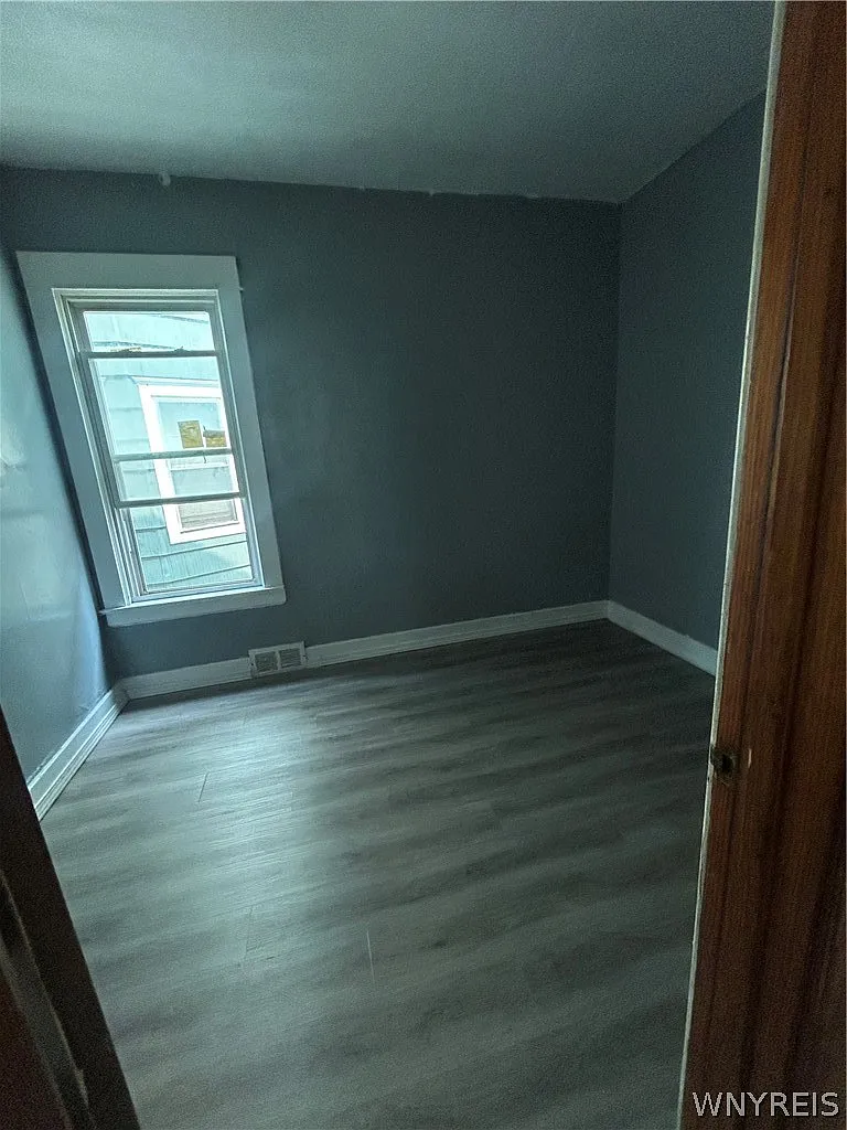 3 bed, 1.0 bath, 1000 sqft, $1,500 — Photo 4