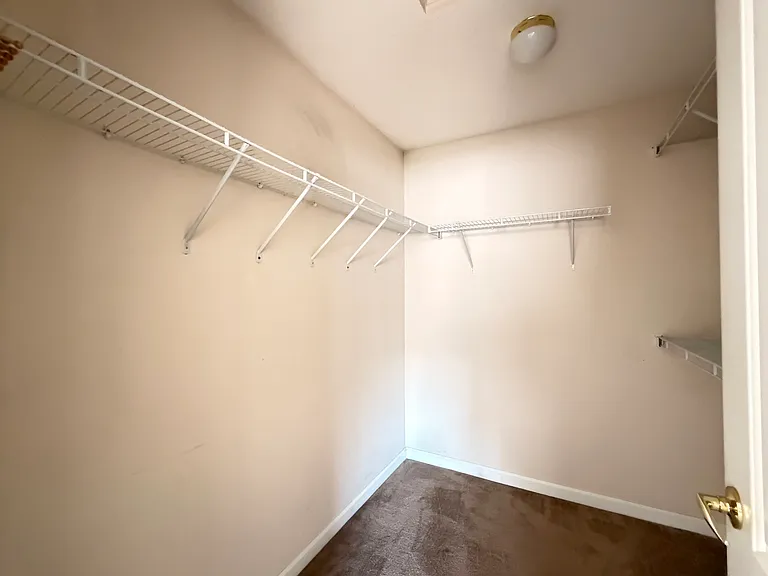 8013 Cranes Crossing Dr — Photo 16