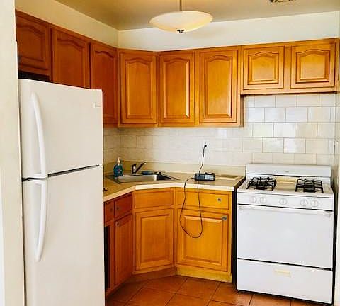 2nd image of 247 Melrose St APT 2
