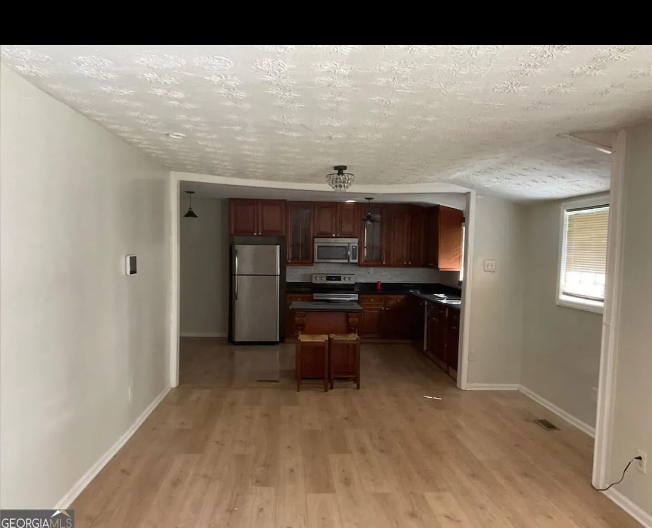 3 bed, 1294 sqft, $2,150 — Photo 4