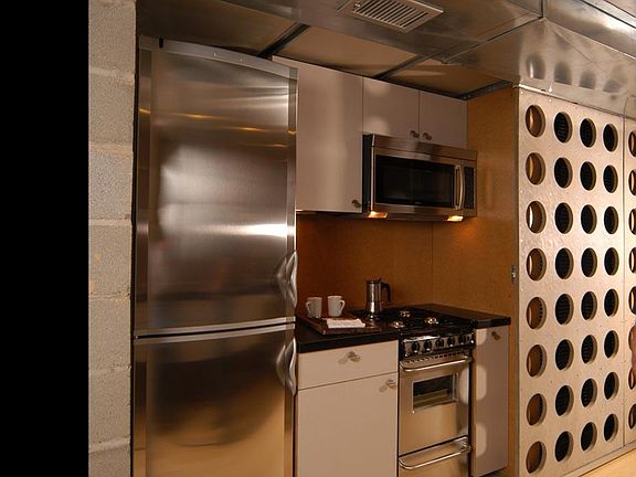 Stainless appliances, bottom freezer