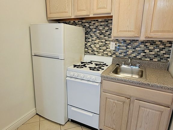 3rd image of 339 W 85th St #32