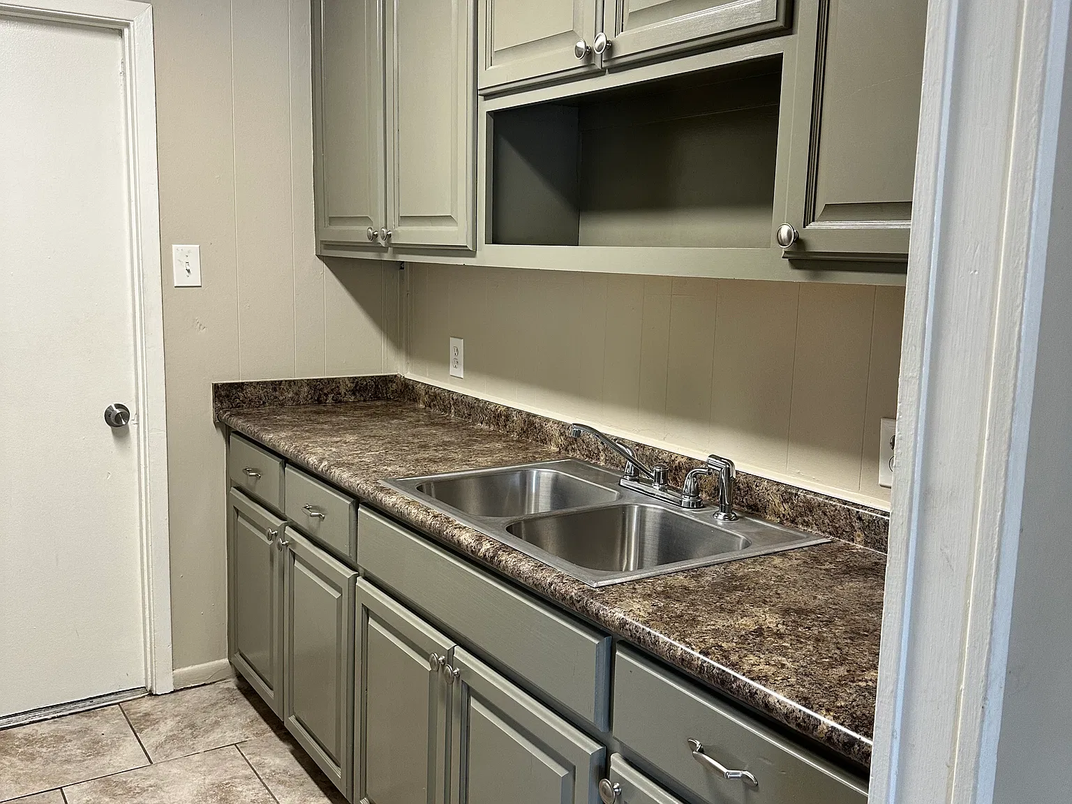 2 bed, 750 sqft, $1,075 — Photo 4