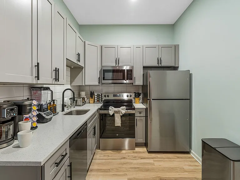 2250 N Park Ave — Photo 9