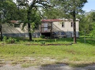 114 Seminole Dr, Smithville, TX 78957