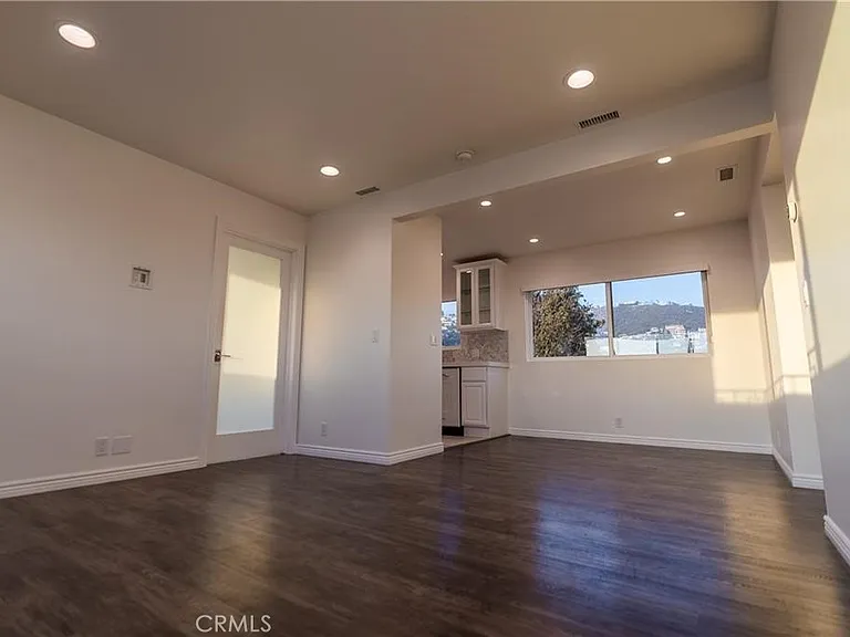 577 S Ramona Ave #E — Photo 18