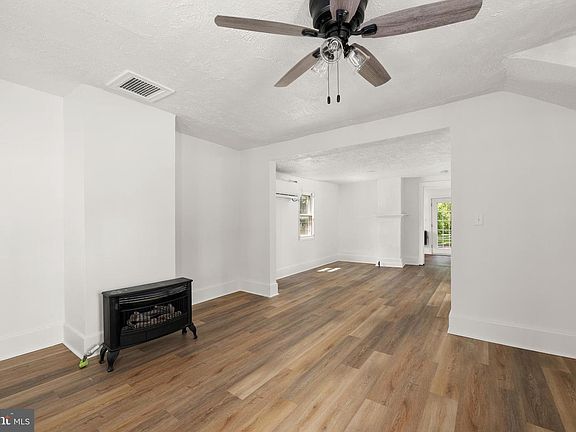 2nd image of 104 Wolcott St