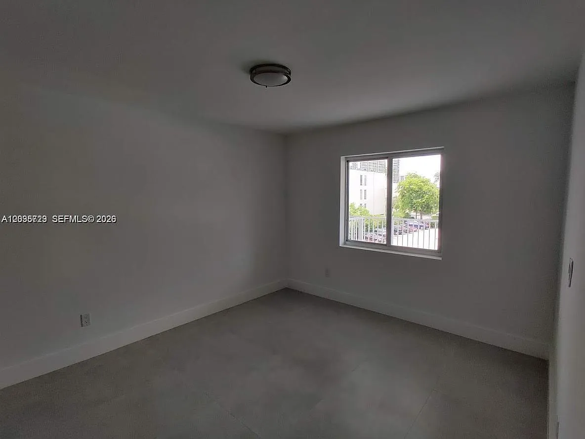 Enclave Shores Condo — Photo 4