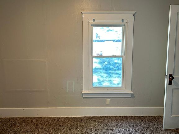 4th image of 134 E Main St