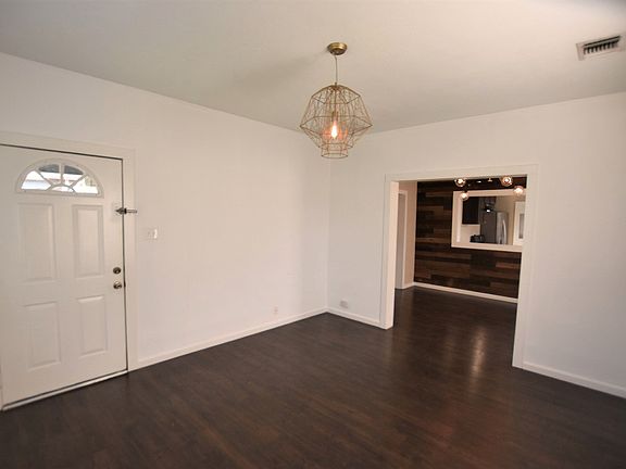 2nd image of 608 W Rosewood Ave