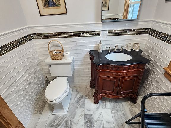 3rd image of 261 Ashland Ave #2