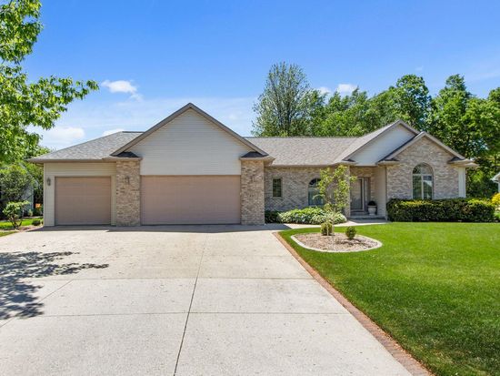 W5875 Sweet Clover Dr, APPLETON, WI 54915