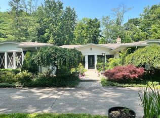 5130 Old Ct, West Bloomfield, MI 48322