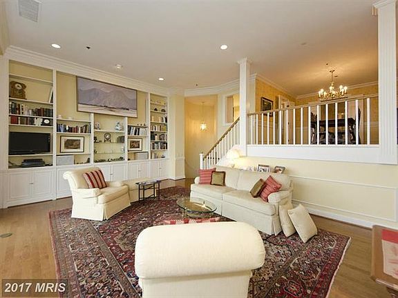 5th image of 1401 N Oak St APT 303