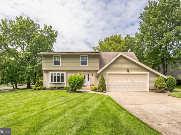 1724 Country Club Dr, Cherry Hill, NJ 08003