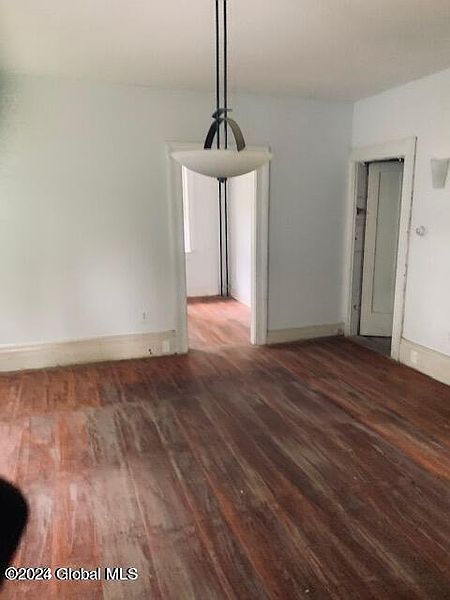 5th image of 136 SCHUURMAN Road