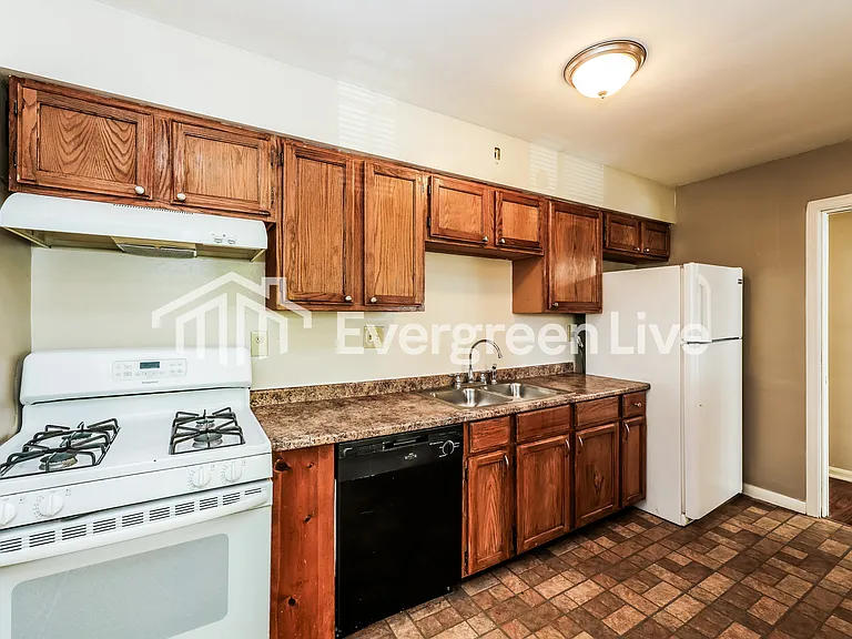 953 Covedale Ave — Photo 5