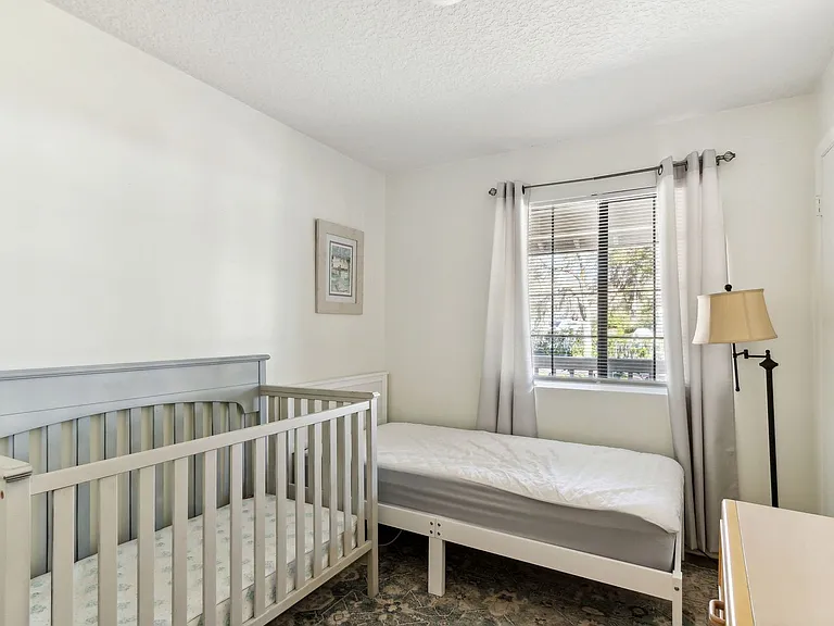 1424 Lewis St — Photo 12