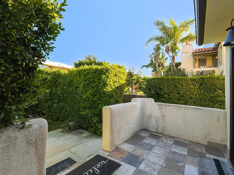 809 N La Jolla Ave — Photo 6