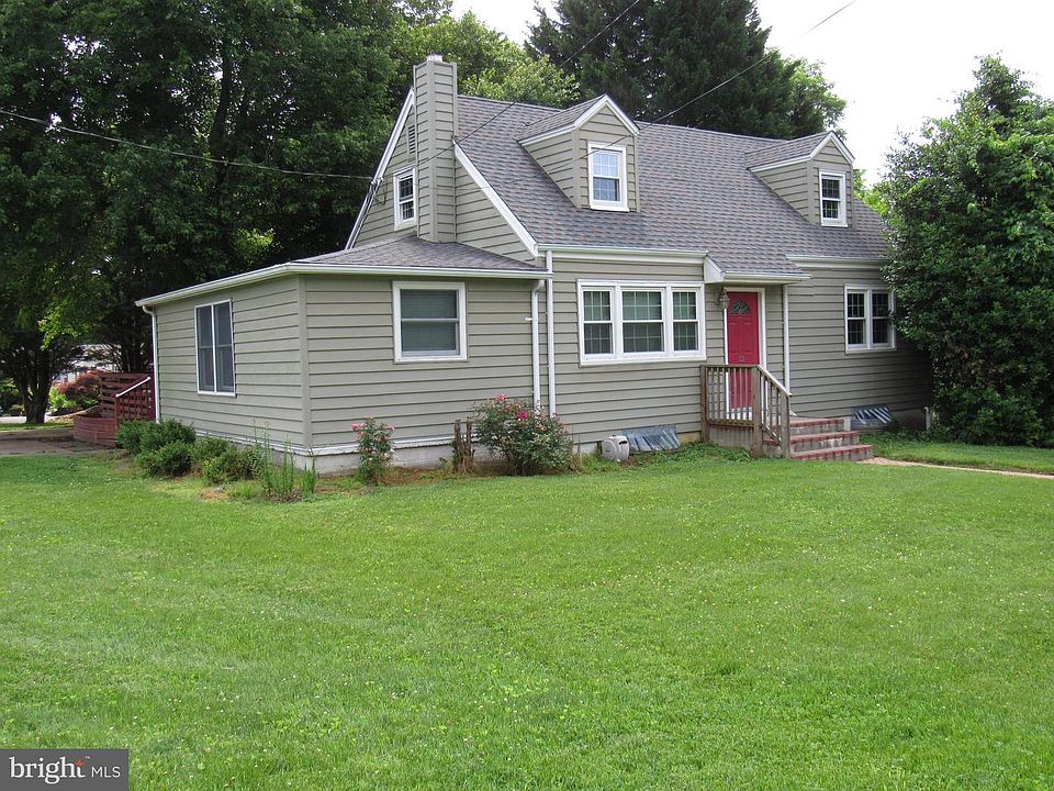 1st image of 122 Laurel Ave