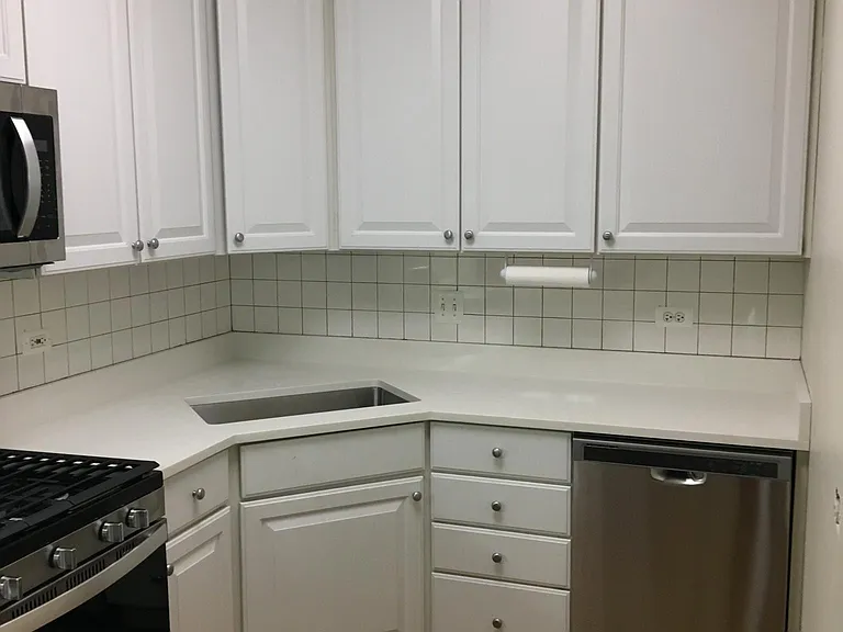 1164 W Grand Ave #4R — Photo 6