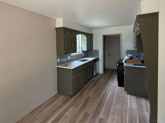 5th image of 726 Garden Grv