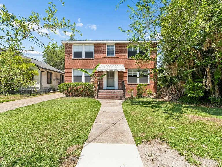 1037 Riviera St — Photo 9
