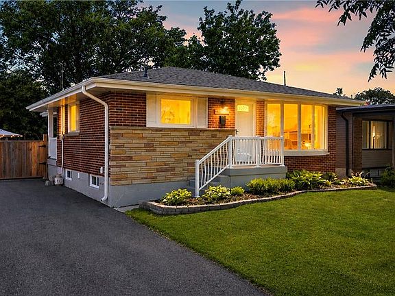 5th image of 27 Bobolink Rd