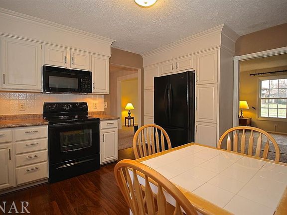 3rd image of 2917 Capen Dr