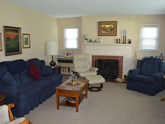 5th image of 306 E Meadow Ln