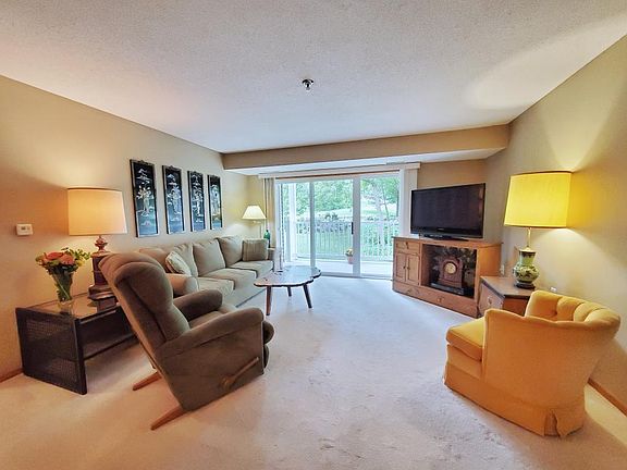 3rd image of 18400 Euclid St APT 152
