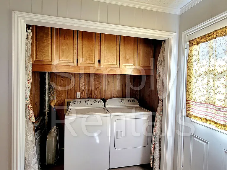 105 Windsor St — Photo 10