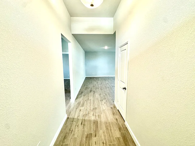 4308 Cornelia St — Photo 2