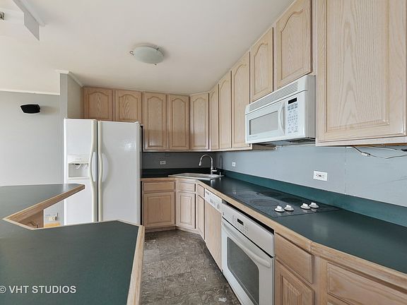 5th image of 2626 N Lakeview Ave APT 2707